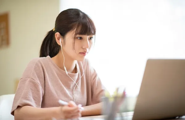 時差も部活も送迎もゼロ。いつでもどこでも学べる自由